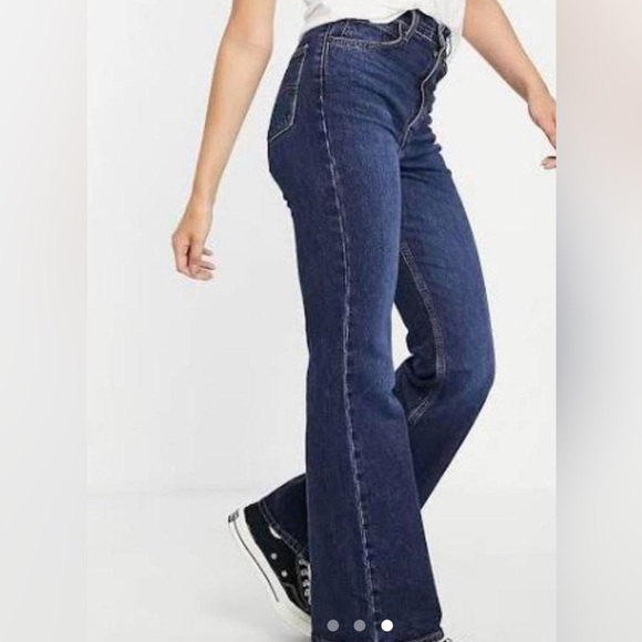 Levi’s high rise 70s jeans flare, dark wash, size 32 regular length - Picture 3 of 3